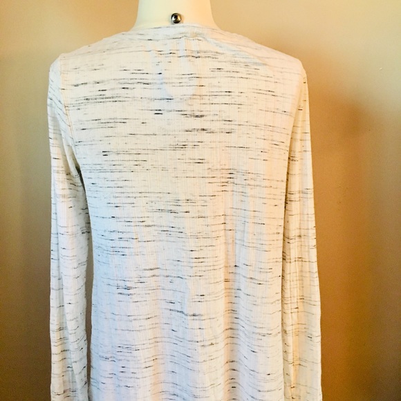 3 / $25 Long sleeved THYME maternity top - Picture 4 of 5